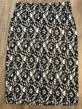 Worthington Black and White Floral Lace Pencil Skirt, size 6